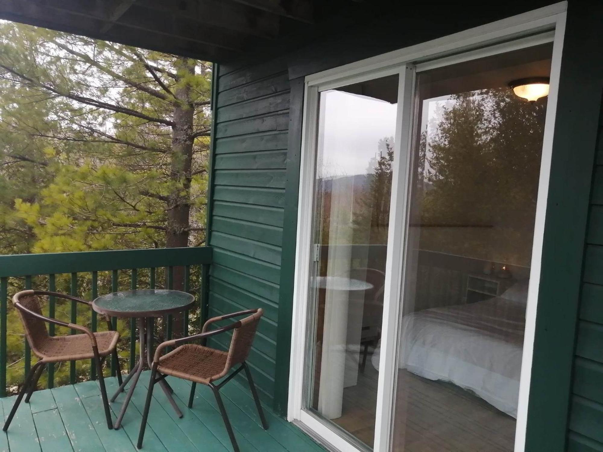 L'Inukshuk Hotell Tadoussac Exteriör bild